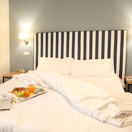Hotel Majorca Sul Mare In Centro A Riccione Eksteriør bilde