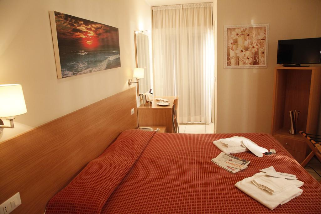 Hotel Majorca Sul Mare In Centro A Riccione Rom bilde