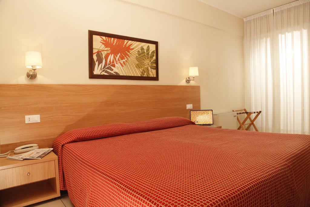 Hotel Majorca Sul Mare In Centro A Riccione Rom bilde