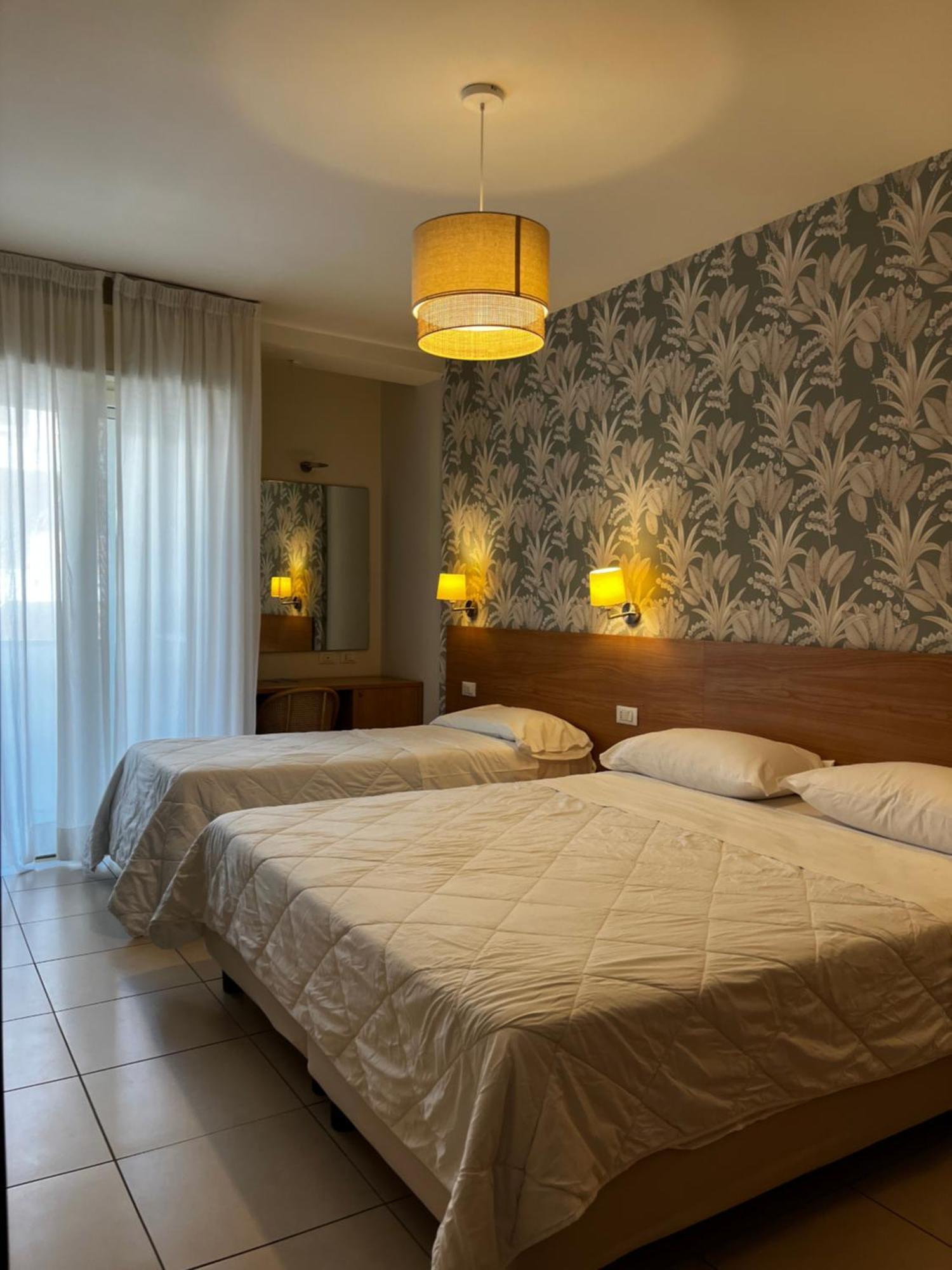 Hotel Majorca Sul Mare In Centro A Riccione Eksteriør bilde