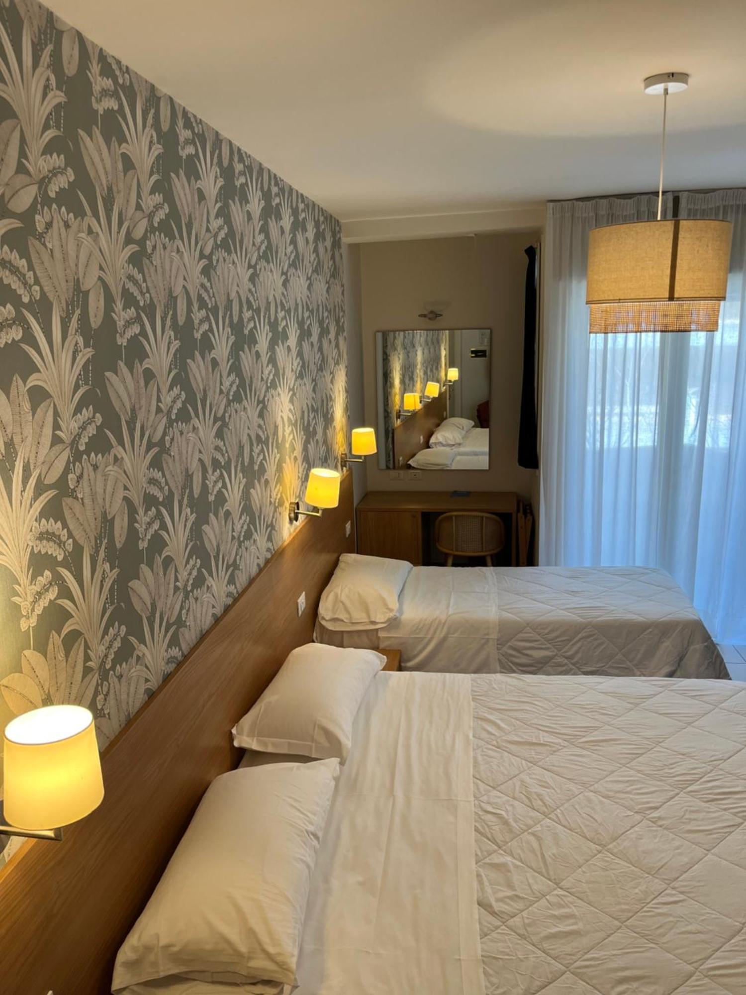 Hotel Majorca Sul Mare In Centro A Riccione Eksteriør bilde