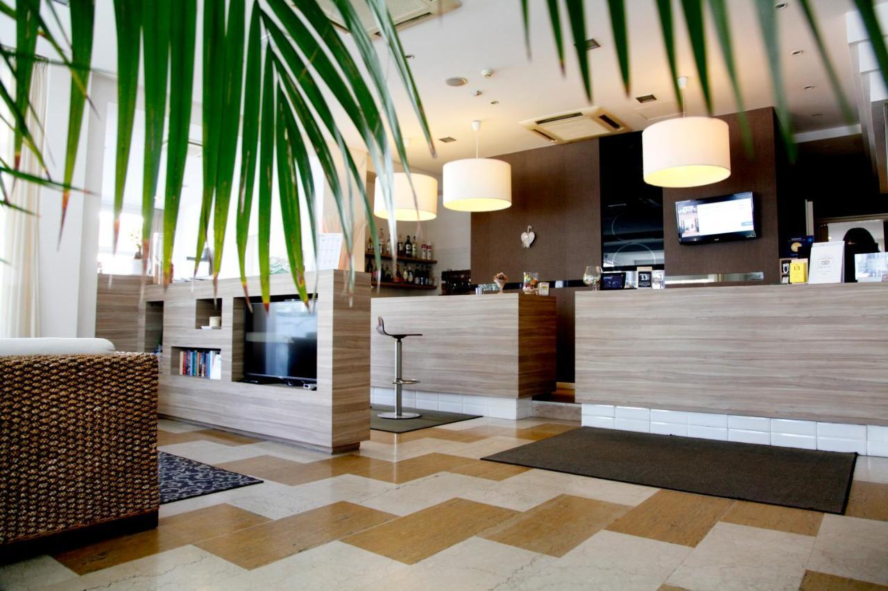 Hotel Majorca Sul Mare In Centro A Riccione Eksteriør bilde