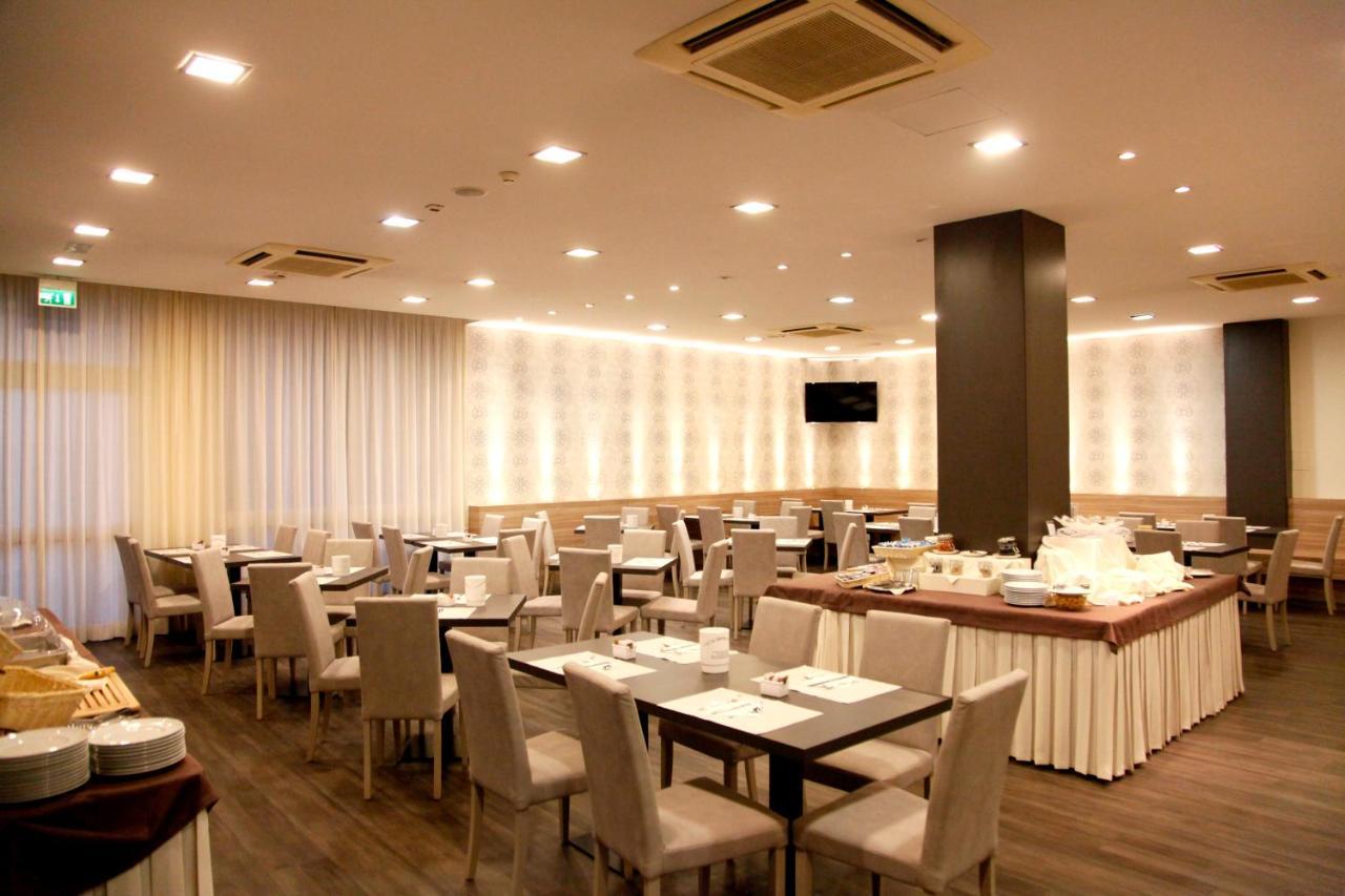 Hotel Majorca Sul Mare In Centro A Riccione Eksteriør bilde